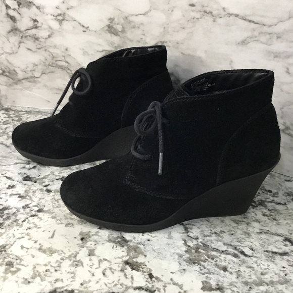 White Mountain Women's Black Ankle Lace Up Booties - Picture 11 of 12